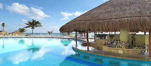 Swim-up bar at Paradisus Cancun